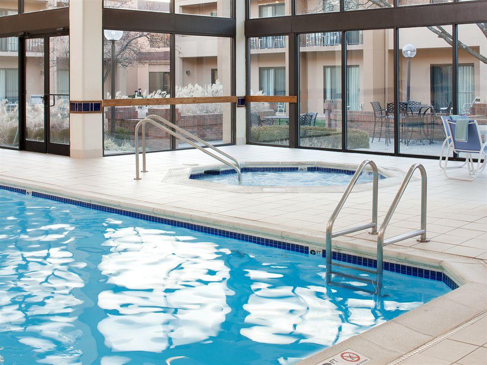 Courtyard Cincinnati Blue Ash Exterior photo